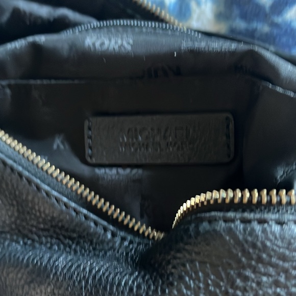 Micheal Kors purse! - Picture 3 of 3